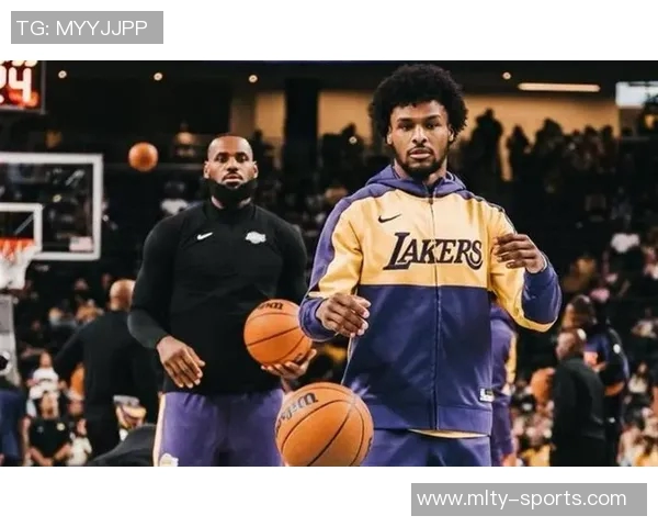 三球调侃布朗尼身材健壮引发热议网友纷纷点赞幽默互动不断 三球调侃布朗尼身材健壮引发热议网友纷纷点赞幽默互动不断