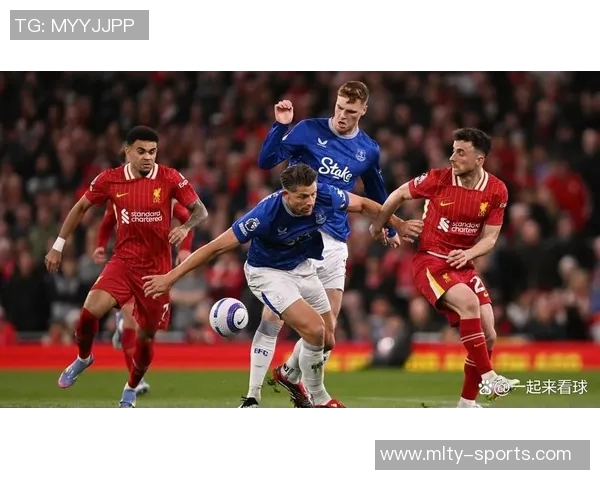 舍伍德指出戈麦斯抬脚过高应被红牌罚下前英超裁判对此表示认同